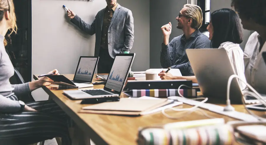 equipe preparando estratégia para cliente de consultoria e Implementação de CRM de Vendas